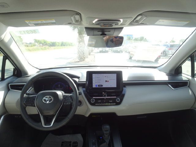 Used 2026 Toyota Corolla Cross LE w/ Moonroof Package FWD image 11