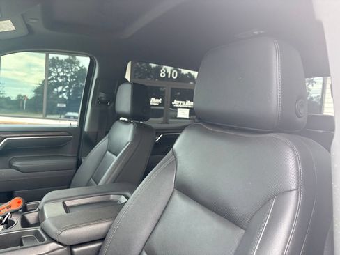 Used 2025 GMC Sierra 1500 SLT AWD/4WD image 3