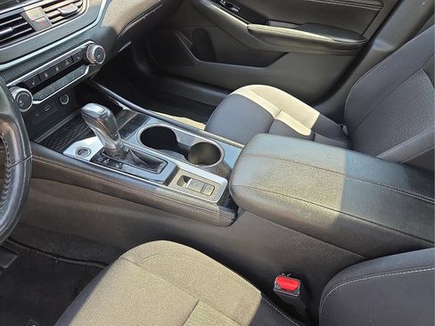 Used 2023 Nissan Altima 2.5 SV w/ SV Premium Package FWD image 10