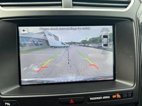 Used 2017 Ford Explorer XLT w/ Equipment Group 202A AWD/4WD image 34