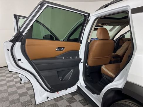 New 2026 Nissan Pathfinder Platinum AWD/4WD image 43