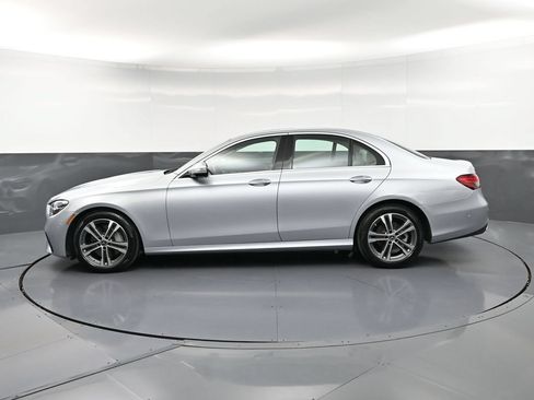 Used 2023 Mercedes-Benz E 350 4MATIC Sedan image 2