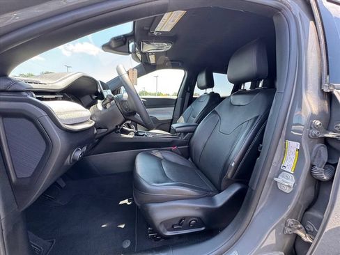 Used 2023 Jeep Compass Latitude AWD/4WD image 16
