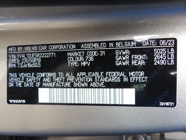 Certified 2024 Volvo XC40 B5 Plus w/ Climate Package AWD/4WD image 32