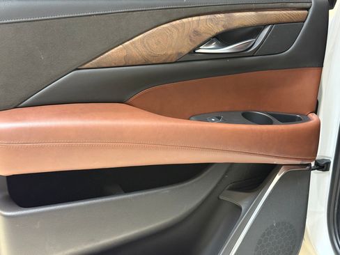 Used 2016 Cadillac Escalade ESV Luxury image 36