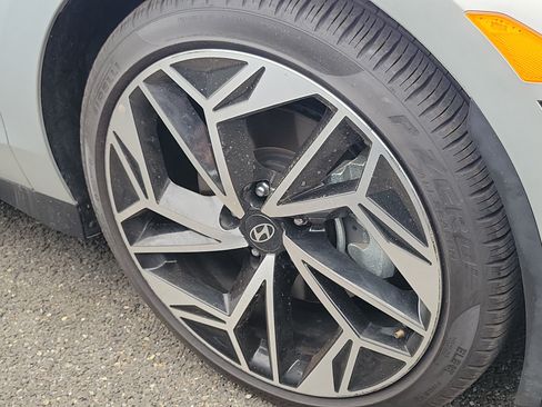 Used 2024 Hyundai Ioniq 6 Limited RWD image 2