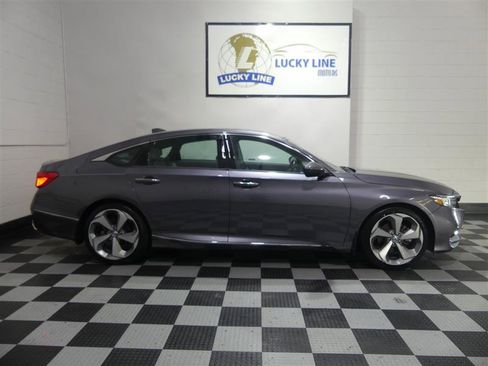 Used 2018 Honda Accord Touring image 6