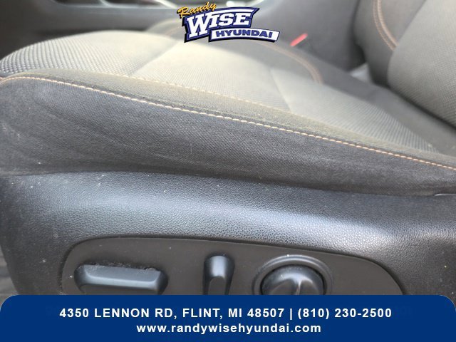Used 2019 Chevrolet Traverse LT FWD image 16