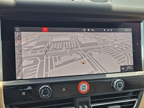 Certified 2026 Porsche Macan AWD/4WD image 17