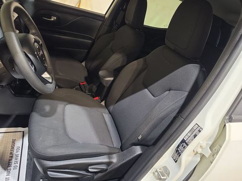 Used 2023 Jeep Renegade Latitude AWD/4WD image 13