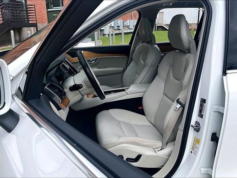 Used 2022 Volvo XC90 T6 Momentum w/ Protection Package Premier AWD/4WD image 34