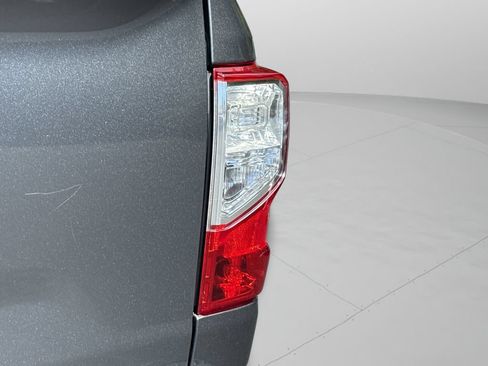Used 2019 Nissan Titan SV AWD/4WD image 19