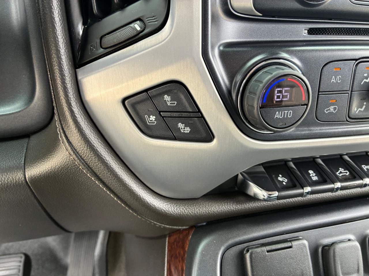 Used 2017 GMC Sierra 1500 SLT AWD/4WD image 28