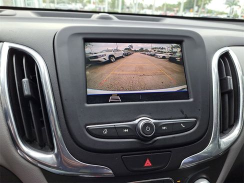 Used 2021 Chevrolet Equinox LS image 21