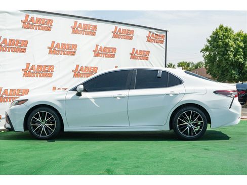 Used 2022 Toyota Camry SE FWD image 13