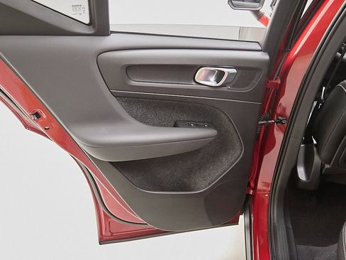 Certified 2023 Volvo XC40 B5 Plus w/ Driver Assist Package image 19