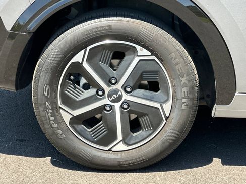 Certified 2025 Kia Niro FWD image 27