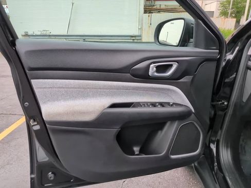 Used 2022 Jeep Compass Latitude AWD/4WD image 18