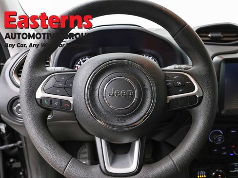 Used 2023 Jeep Renegade Latitude AWD/4WD image 10