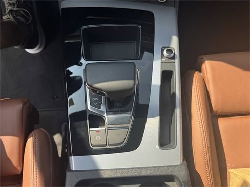 Certified 2025 Audi Q5 2.0T Premium w/ Convenience Plus Package image 21