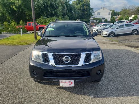 Used 2011 Nissan Pathfinder S image 2