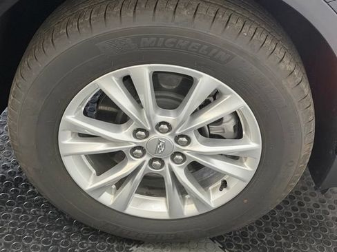 Used 2025 Cadillac XT5 Luxury w/ LPO, Floor Liner Package FWD image 12