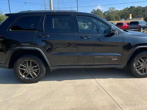 Used 2016 Jeep Grand Cherokee Laredo 75th Anniversary image 7