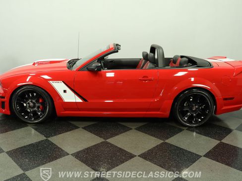 Used 2006 Ford Mustang GT RWD image 2
