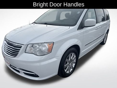 Used 2016 Chrysler Town & Country Touring w/ Driver Convenience Group image 8