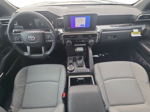 Used 2025 Toyota Tacoma SR5 AWD/4WD image 11