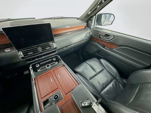 Used 2023 Lincoln Navigator Reserve AWD/4WD image 12