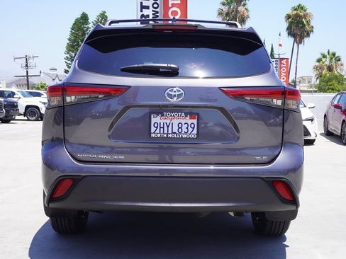 Used 2023 Toyota Highlander XLE FWD image 6