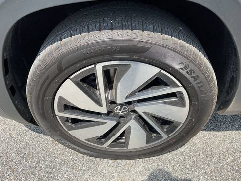 Used 2024 Volkswagen Atlas SE AWD/4WD image 13