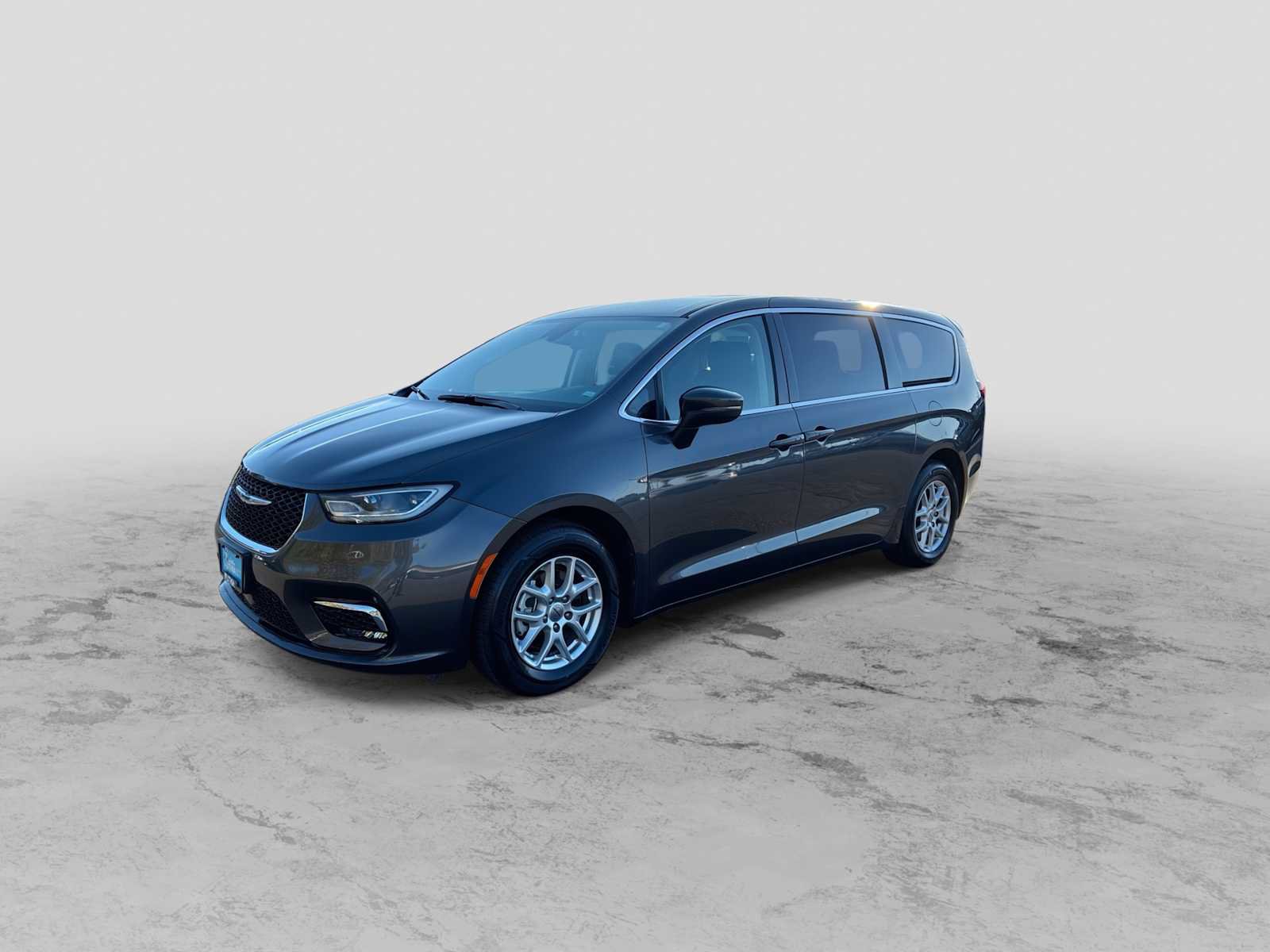 Used 2023 Chrysler Pacifica Touring-L FWD image 4