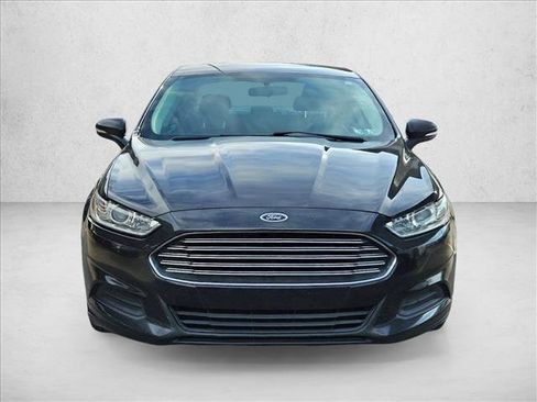 Used 2015 Ford Fusion SE image 2