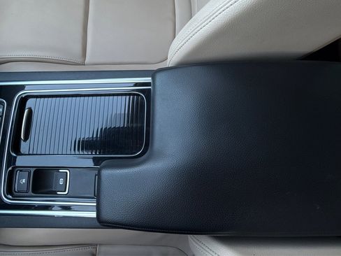 Used 2019 Jaguar XE Premium RWD image 35