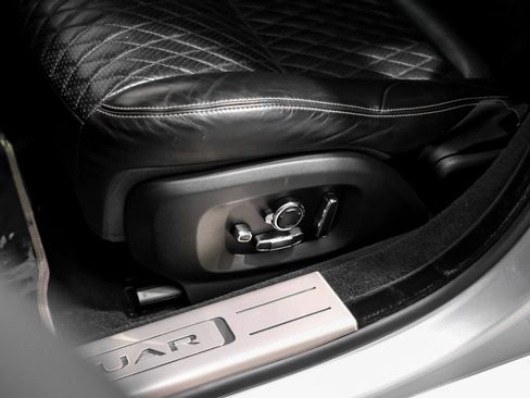 Used 2019 Jaguar XJ L Portfolio image 26