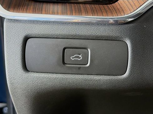 Used 2023 Volvo XC60 B5 Ultimate w/ Protection Package Premier FWD image 10
