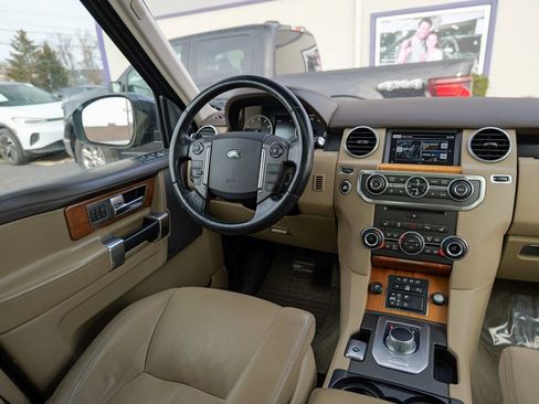 Used 2016 Land Rover LR4 HSE LUX image 44
