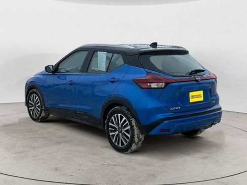 Used 2022 Nissan Kicks SV image 3