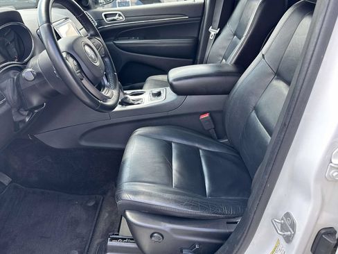 Used 2019 Jeep Grand Cherokee Limited AWD/4WD image 18