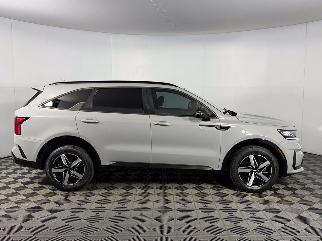 Used 2023 Kia Sorento EX w/ Panoramic Sunroof Package FWD image 5