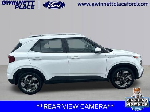 Used 2024 Hyundai Venue SEL FWD image 4