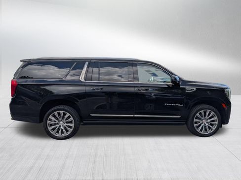 Used 2021 GMC Yukon XL Denali w/ Denali Premium Package AWD/4WD image 6