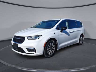 Used 2024 Chrysler Pacifica Limited