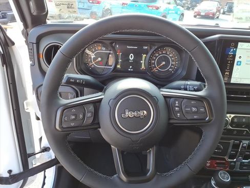 New 2025 Jeep Gladiator Mojave image 11