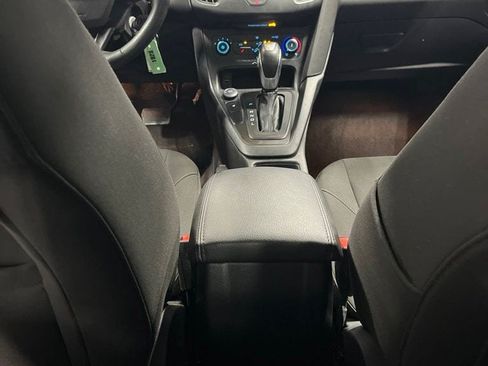 Used 2015 Ford Focus SE w/ SE Cold Weather Package FWD image 31