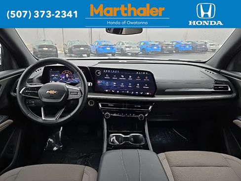 Used 2025 Chevrolet Traverse LT image 22