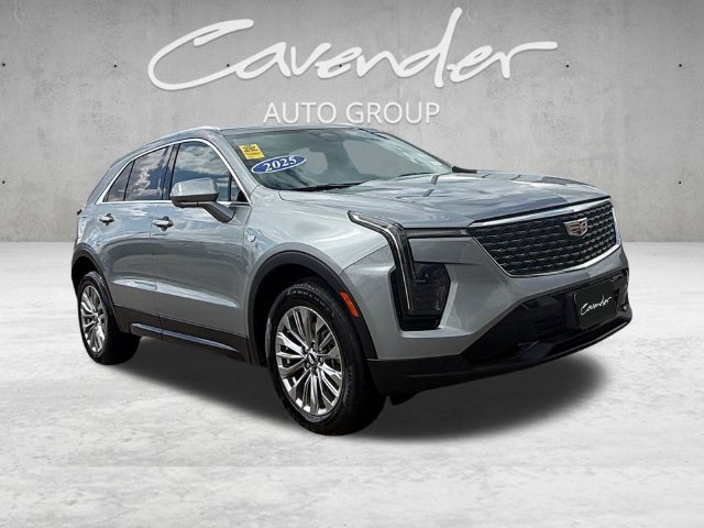 Used 2025 Cadillac XT4 Premium Luxury FWD image 2