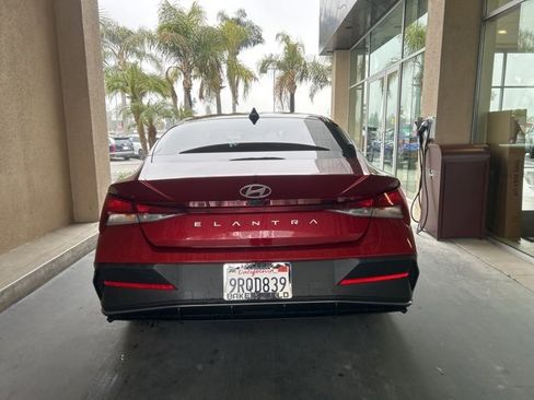 Certified 2025 Hyundai Elantra SE image 21
